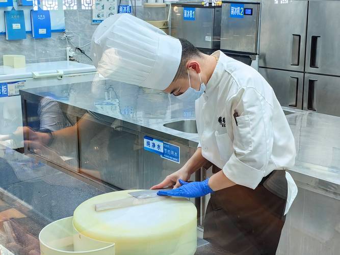 順德魚生獲全省首張餐飲服務(wù)認(rèn)證，引領(lǐng)高品質(zhì)餐飲“盲選”時(shí)代